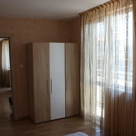 Sunny Apartment *