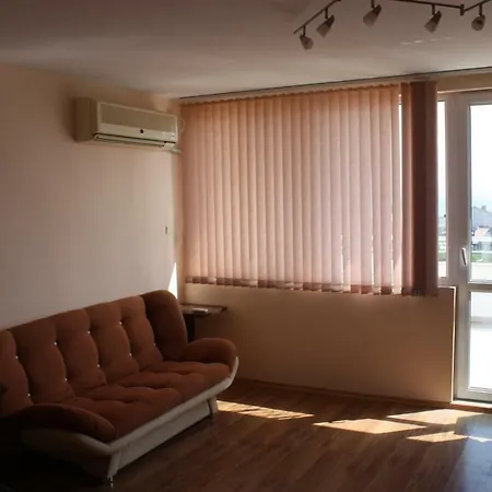 Sunny Apartment *