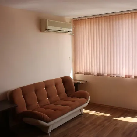 Sunny Apartment *